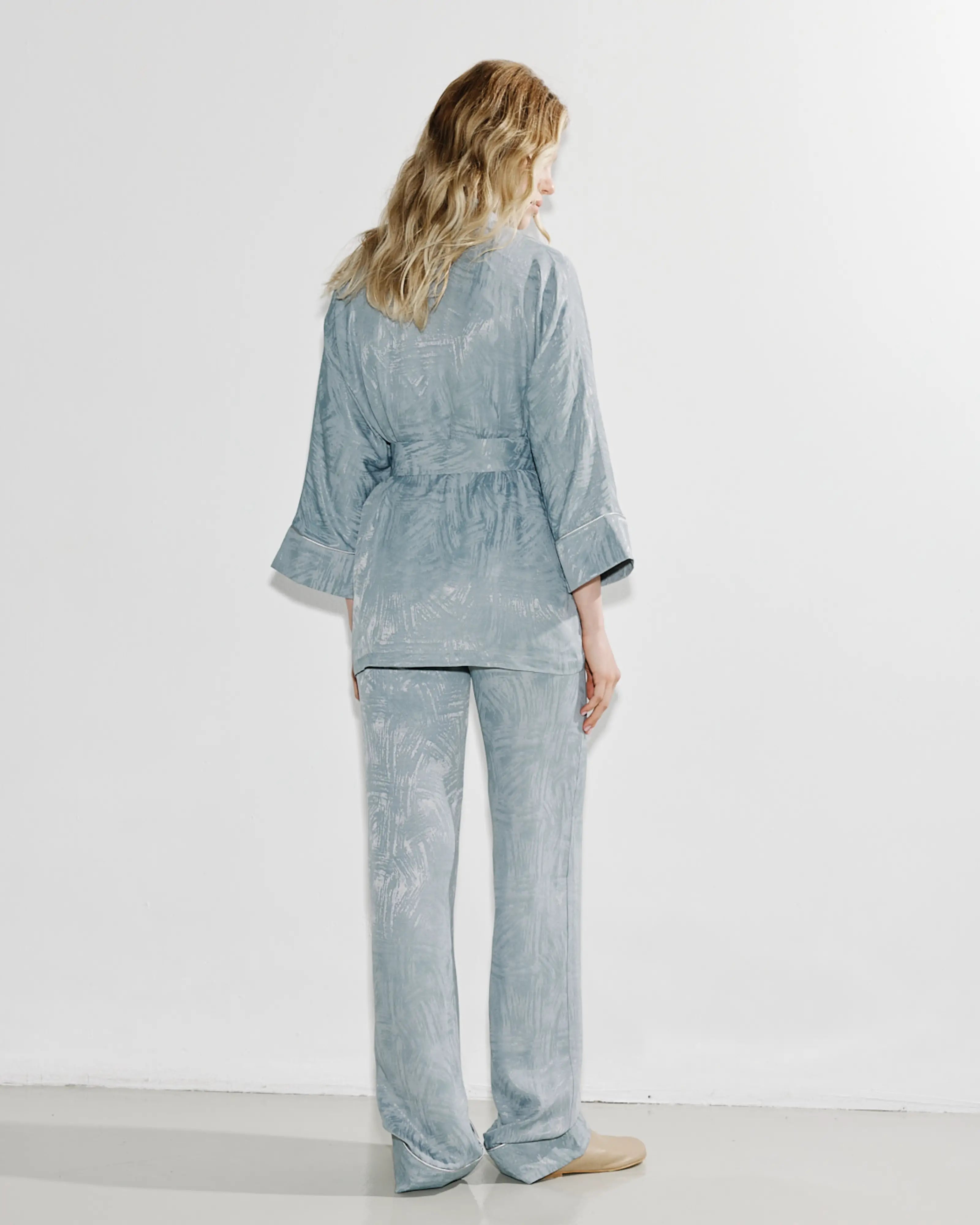 YUU Silk Lounge Kimono - Сіро-блакитний