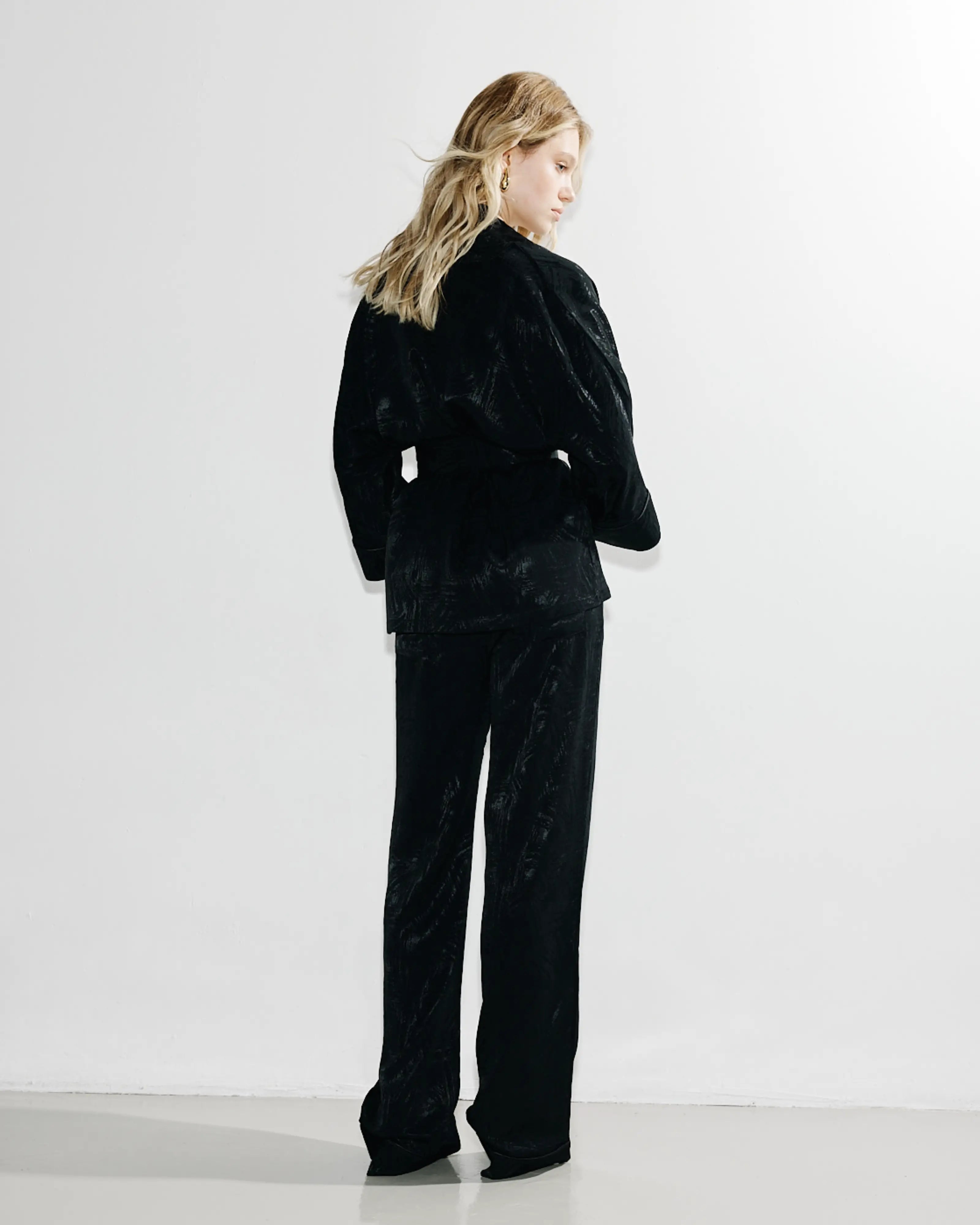 YUU Silk Lounge Kimono - Чорний